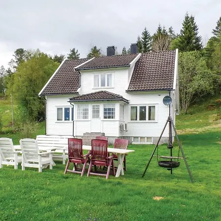 Vakantiehuis Five Bedroom Holiday In Hornes
