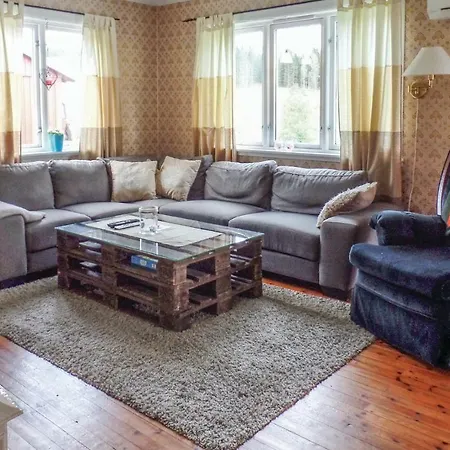 Five Bedroom Holiday In Hornes Byglandsfjord