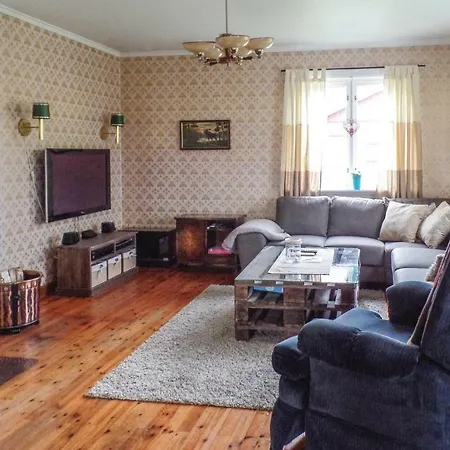 Five Bedroom Holiday In Hornes Byglandsfjord